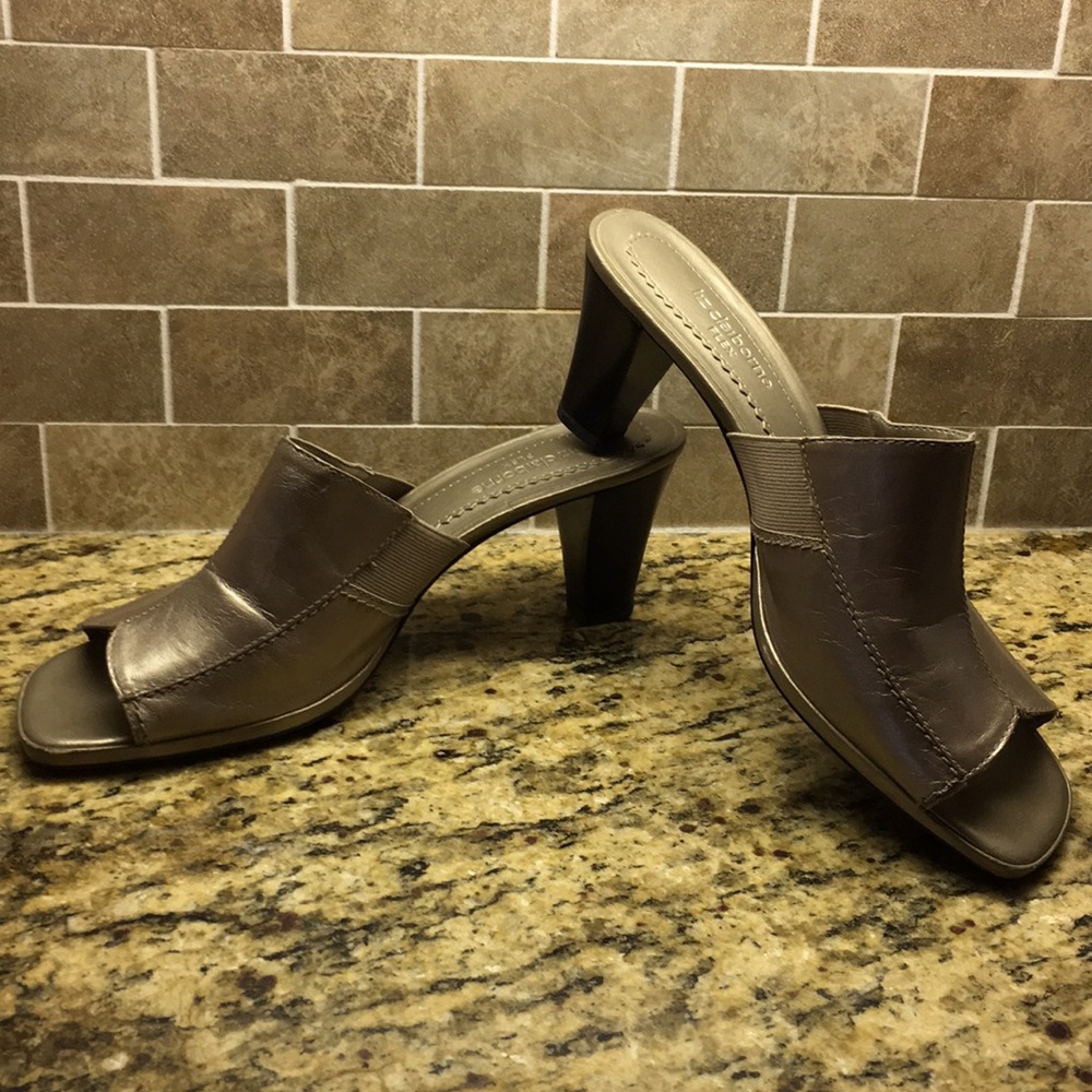 Liz Claiborne Flex mules. London design